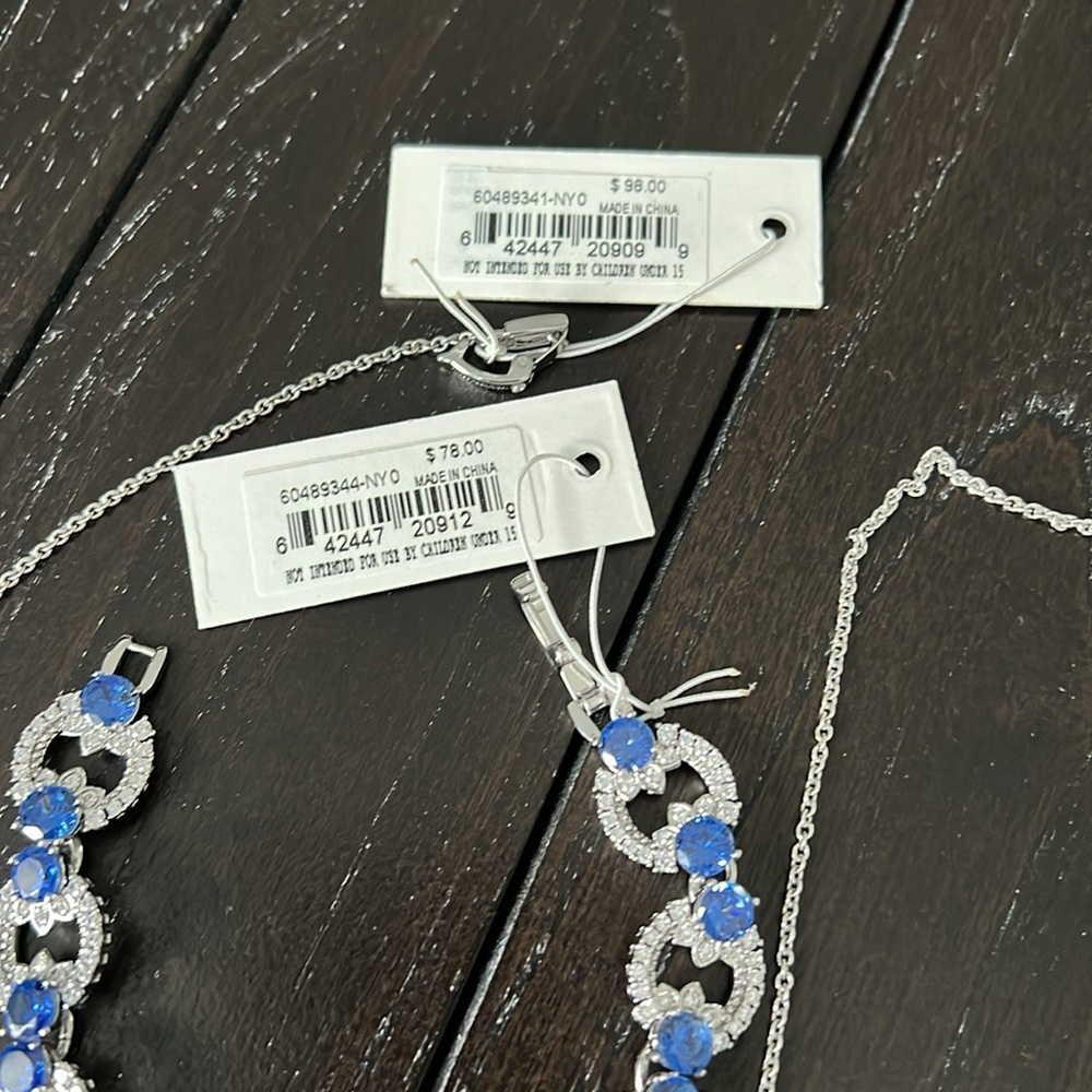 Marchesa Jewelry Set - Picture 10 of 10